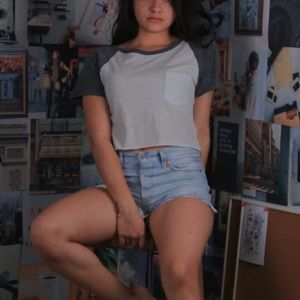 White & gray cropped baseball tee w/ front pocket